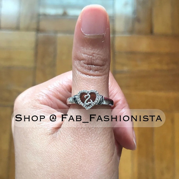 Black & White Diamond Promise Ring in Sterling Silver size 6.75 - Picture 5 of 9